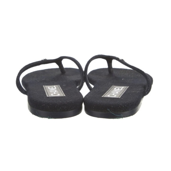 Chanel
2024 Interlocking CC Logo Flip Flops
Women's Size: 36 Black Velvet - Picture 4 of 5